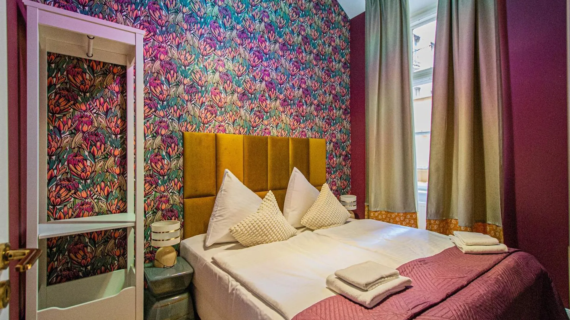 4Bdr Old Town Flat By Church Of St Anne Prague Apartment